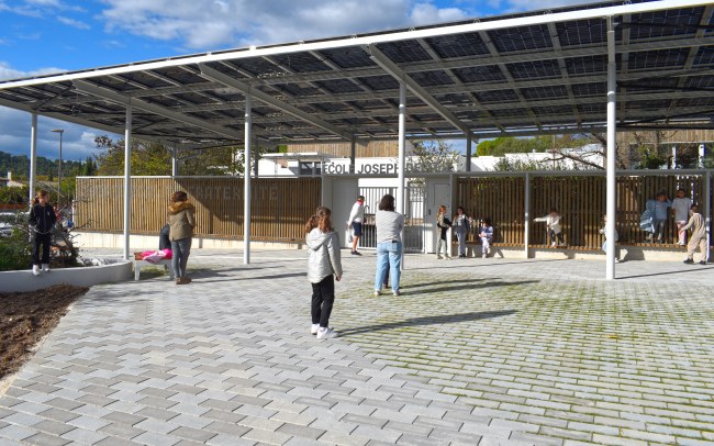 Réhabilitation Ecole Joseph Delteil à Grabels (c) Vinicius Raducanu Architecte - parvis entrée 2